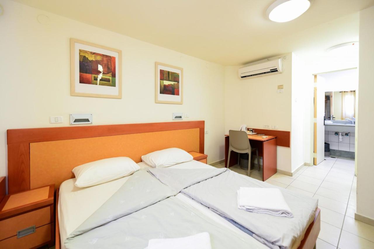 Hi - Arad Hostel ภายนอก รูปภาพ